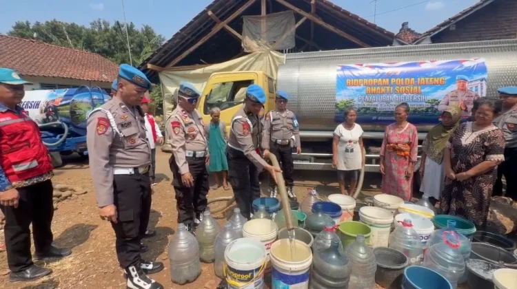 Warga Desa Kuta Pemalang Kesulitan Air, Bidpropam Polda Jateng Kirim 25.000 Liter
