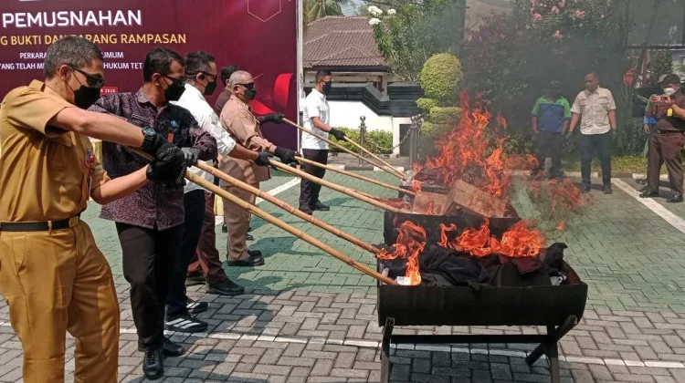 Kejari Kabupaten Magelang Musnahkan 488 Gram Sabu dan Puluhan Ribu Pil