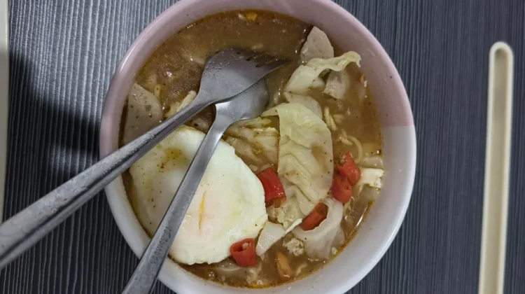 Kenapa Mie Cocok Disantap setelah Berenang?