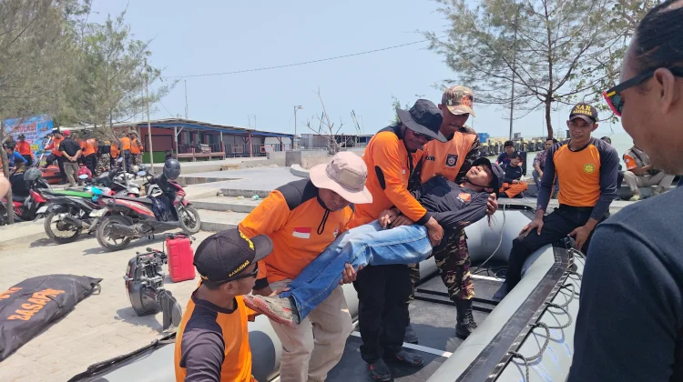 Hadapi Kecelakaan Laut, Relawan Rembang Perkuat Kesiapsiagaan Water Rescue