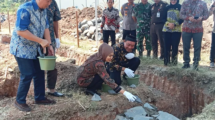 Pemkab Kendal Kucurkan Dana Hibah Rp5 Miliar untuk Pembangunan Umkaba