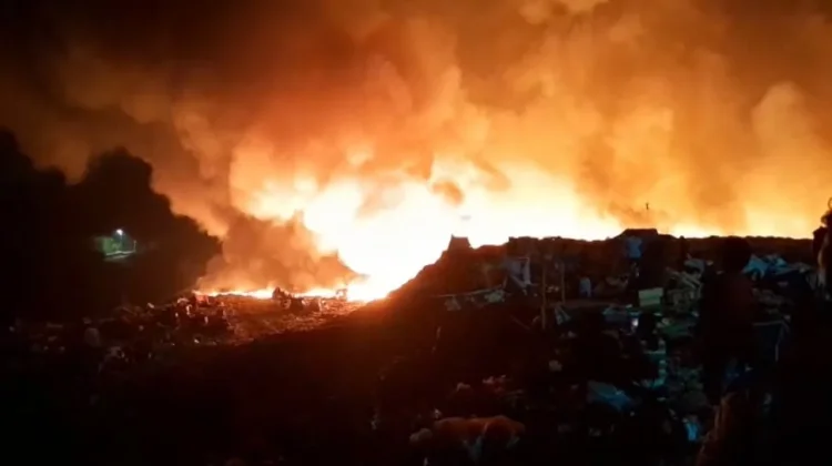 Kebakaran Melanda TPA Jatibarang Semarang, Belasan Hektare Terbakar