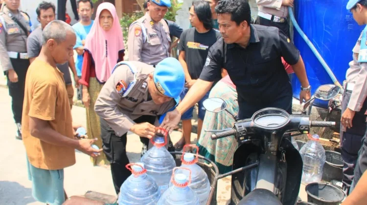 Kekeringan di Kudus, Propam Polda Jateng Kirim Bantuan Air Bersih untuk 140 KK