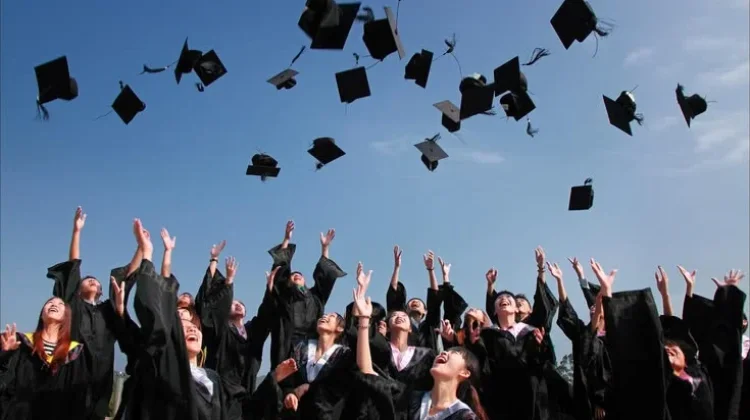 Raih IPK Tertinggi, Penerima KIP-K Jadi Wisudawan Terbaik Undip