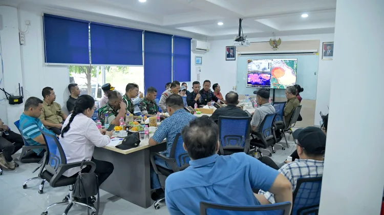 Brimob Bantu Deteksi Titik Api TPA Jatibarang dengan Drone Thermal