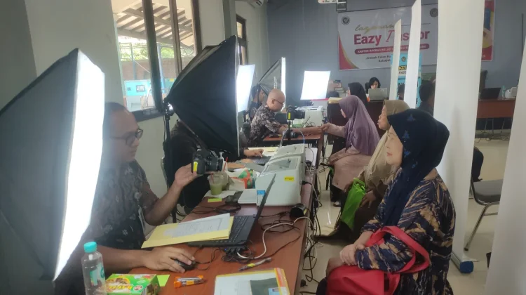 Calon Jemaah Haji 2027 Kabupaten Kendal Mulai Buat Paspor
