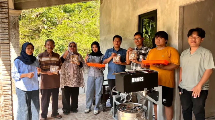 Tim Unnes Wujudkan Diversifikasi Produk UMKM, Bantu Perajin Kembangkan Tahu Bakso