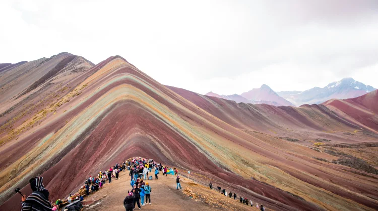Gunung Pelangi Vinicunca, Keajaiban Warna-warni Pegunungan Peru