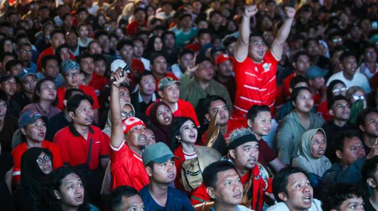 Timnas Indonesia Juara, Ribuan Warga Larut dalam Euforia di Kantor Gubernur Jateng