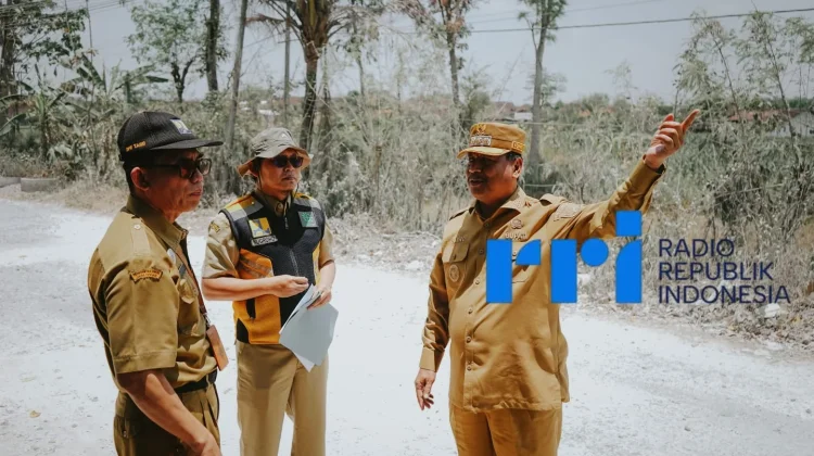 Turun Langsung, Bupati Rembang Pastikan Jalan Rusak Parah Segera Ditangani