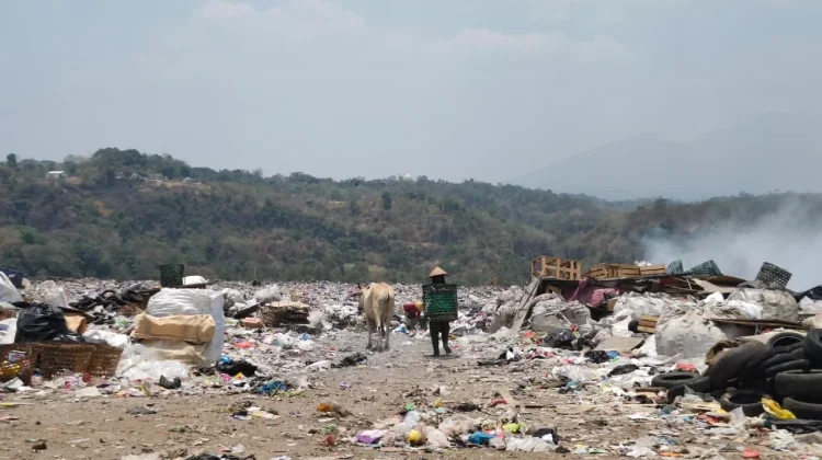 Pertamina Bantu Penanganan Kebakaran TPA Jatibarang, Kirim 200 Liter Foam