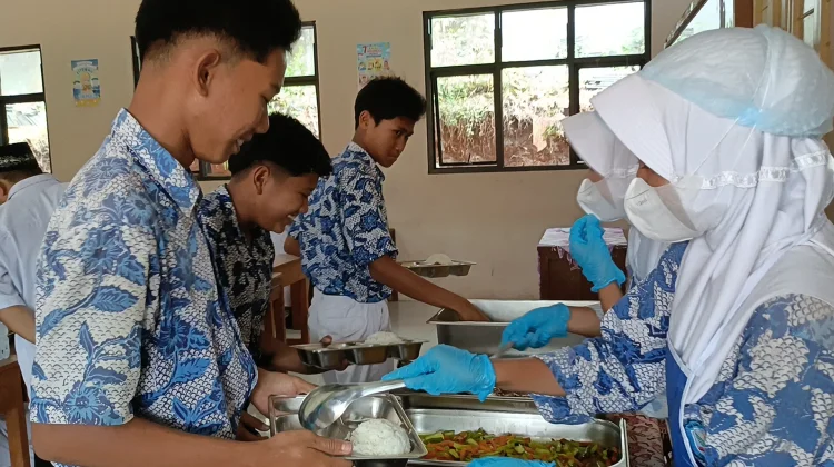 Konsep MBG Prasmanan Diujicobakan, Siswa SMPN 2 Kandeman Batang Ketagihan
