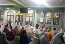 Tarawih Perdana Ramadan, Warga Sendangmulyo Semarang Padati Masjid