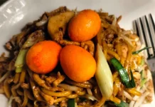 Perpaduan Nikmat Bakmi Goreng Jowo dan Telur Uritan