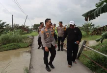 Polres Demak Perbaiki Akses Vital Jembatan Desa Banjarejo
