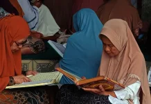 Lansia Mondok,  Cari Bekal Akhirat di Bulan Ramadan