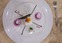 Sepotong Dessert Cantik Penutup Sajian