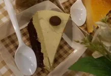 Lembutnya Cheesecake yang Meleleh di Setiap Gigitan