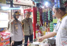 Cek Pasar Segamas, Kapolres Purbalingga Pastikan Harga Bapokting Terkendali