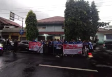Aksi Bentang Spanduk di Kudus,  Pekerja Rokok Tolak Layer Baru Cukai