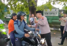 Sasar Pengendara, Polres Rembang Sebar Takjil di Sejumlah Titik Strategis