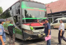 Ramp Cek Angkutan Umum, Satu Bus Gunakan Ban Retak