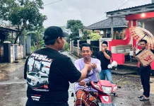 Tunjukkan Kepedulian, Karang Taruna Candiareng Bagikan Takjil
