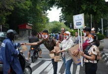 Dusun Semilir Bagikan 1.000 Paket Takjil di Taman Indonesia Kaya