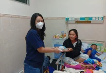 Peduli Sesama, Hotel Tentrem Semarang Sasar Penunggu Pasien  Berbagi Sahur