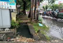 Halo RRI, Warga Keluhkan Selokan Rusak di Jalan Arteri Sukarno-Hatta