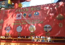 Pasar Rugi Klenteng Hok Tik Bio Pati Bantu Warga Dapatkan Sembako Murah