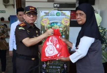Kejari dan Dintanpan Rembang Berkolaborasi Gelar Pasar Murah Jelang Lebaran