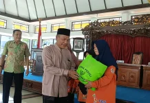 Jelang Lebaran, Baznas Bagikan Sembako bagi 700 Mustahik di Batang