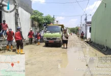 Agustina Perintahkan Perkuat Tanggul Dinar Indah dengan Trucuk Bambu
