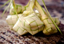 Mengapa Ketupat Dibungkus Janur? Ini Alasannya