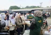 Anggota DPR Marwan Jafar Bagikan Sembako di Pati Jelang Lebaran