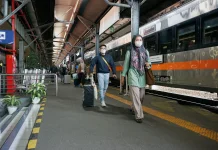 H-1 Idulfitri, Puluhan Ribu Penumpang Padati Stasiun Daop 4 Semarang