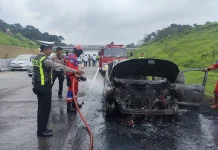 Gangguan Kelistrikan, Sebuah Mobil Terbakar di Tol Semarang-Solo