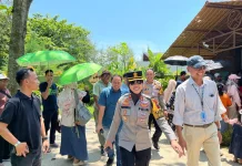 Padat Pengunjung Selama Libur Lebaran, Polres Batang Amankan Pantai Sigandu