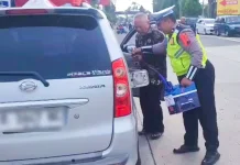 Polisi Bantu Pemudik Kehabisan BBM di Gandulan Pemalang