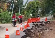 Warga Waswas, Jalan Ambles Pantianom - Kalijambe Tak Kunjung Diperbaiki