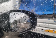 Tips Jitu Mengemudi Aman saat Hujan Deras