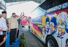 Gubernur Jateng Lepas Pemudik Balik Gratis, Pesan Etos Kerja di Perantauan