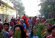 Umat Gereja Katolik Santo Mikael Pancaarga, Ikuti Prosesi Ibadah  Minggu Palma,