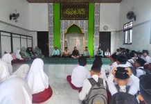 Hari Pertama Masuk Sekolah, Siswa MI Tegaldowo Belajar di Musala akibat Banjir