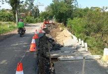 Jalan Pantianom Pekalongan Ambles, Mobil Tidak Bisa Melintas