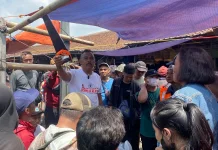 Keseruan Lelang Berbagai Perkakas di Pasar Tradisional