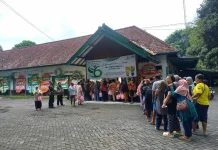 Pasar Murah Perhutani Purwodadi Diserbu Warga, Sembako Ludes dalam 20 Menit