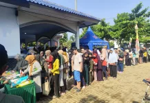 Harga Kebutuhan Pokok Mahal, Warga Kota Pekalongan  Serbu Pasar Murah