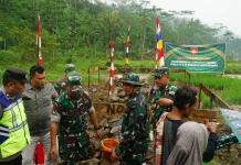 Dorong Konektivitas Warga Pekalongan, TNI Bangun Tiga Jembatan Gantung